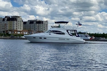 Яхта Sealine 435